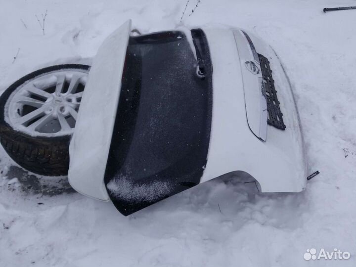 Крышка багажника Nissan Juke