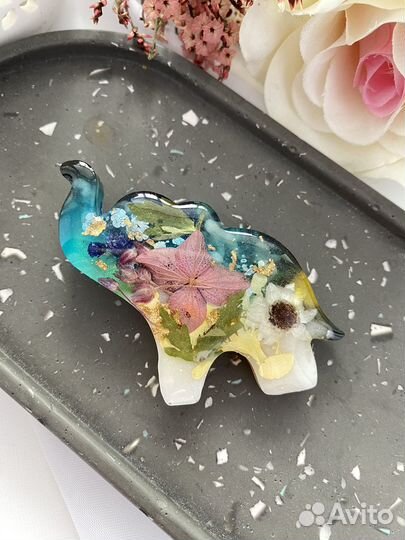 Брошь и брелок с цветами