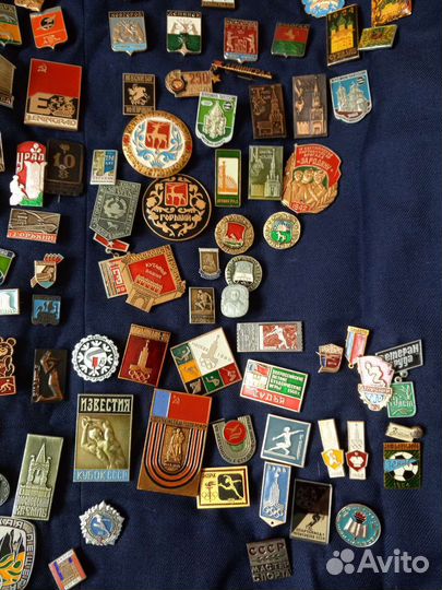 Значки разные в коллекции