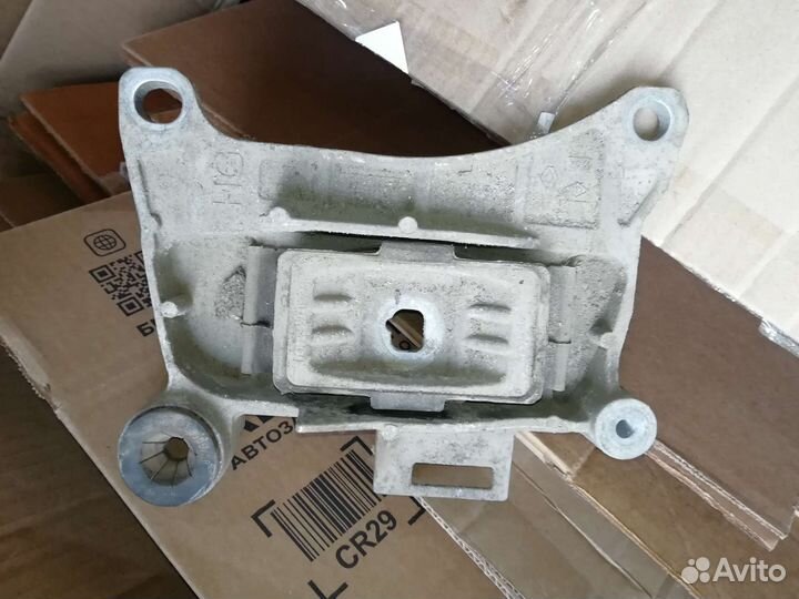 Renault Fluence megane сценик подушка двс кпп