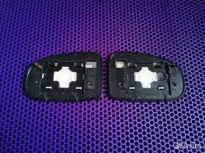 Стекло зеркала Toyota Prius ZVW30 антиблик левое