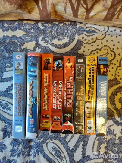 Видеокассеты VHS с фильмами разных жанров