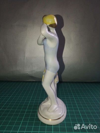Фарфоровые статуэтки СССР Юная пловчиха