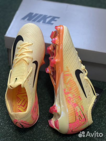 Футбольные бутсы nike