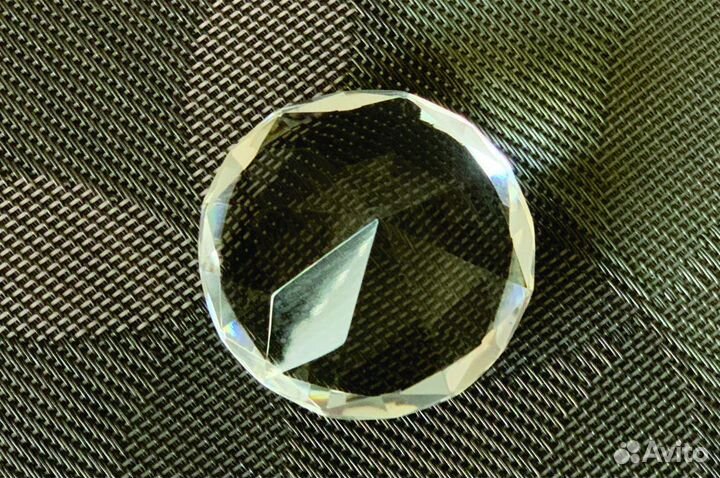 Кристалл из ограненного стекла