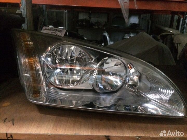 Фара передняя правая Ford Focus 2 до рестайлинг