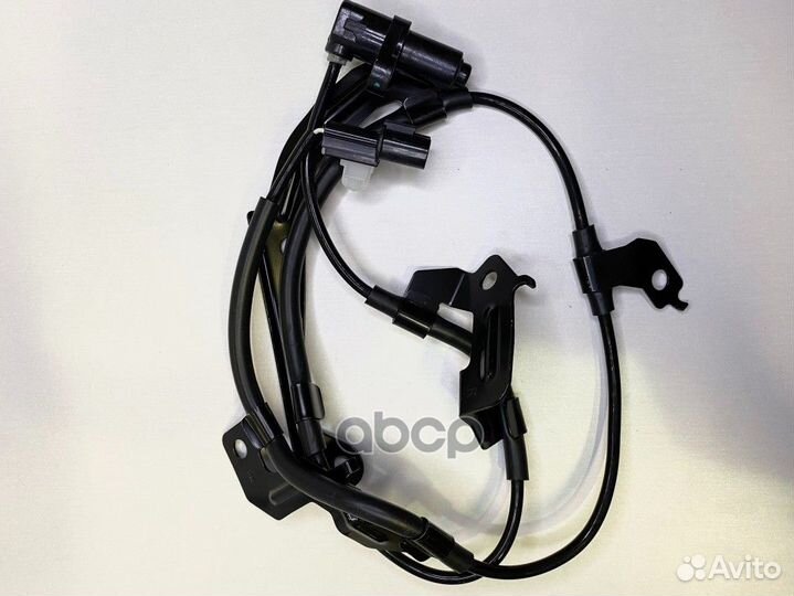 Датчик ABS передний правый mitsubishi L200 (200