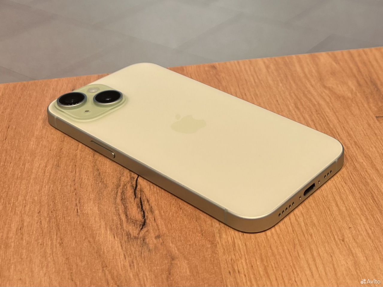 iPhone 15, 256 ГБ