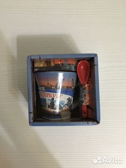 Сувенирная чашка с ложкой Санкт-Петербург