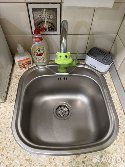 Раковина с краном