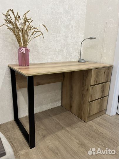 Письменный стол