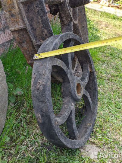 Интерьерное чугунное колесо