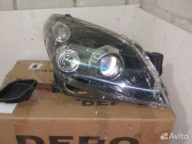 Фара правая Opel Astra h xenon