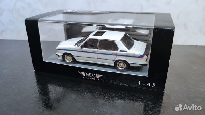 1/43 NEO BMW M535i E12 1978