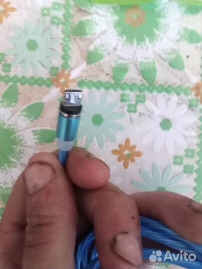 Зарядный провод на магните