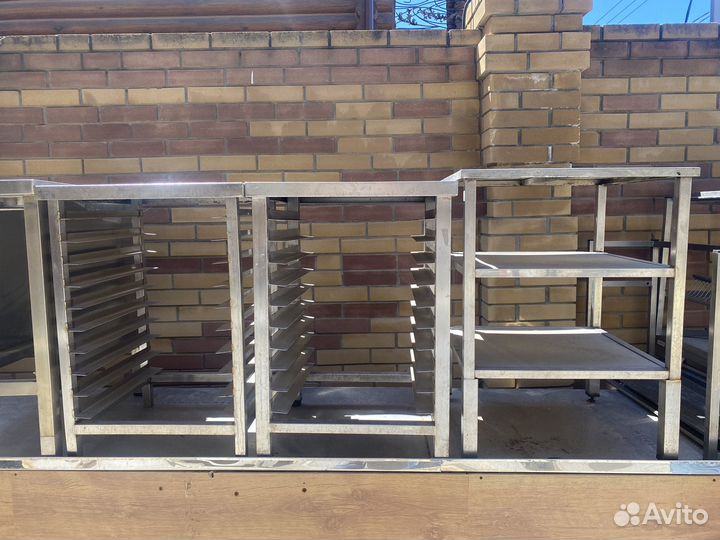 Подставки под печь, пароконвектомат и стеллаж