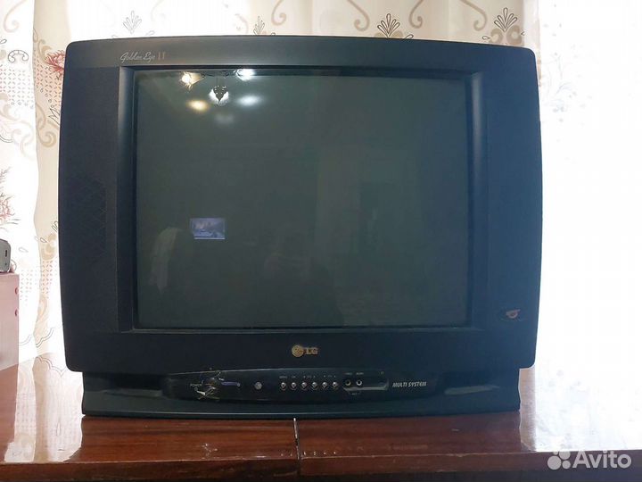 Телевизор LG golden Eye 2