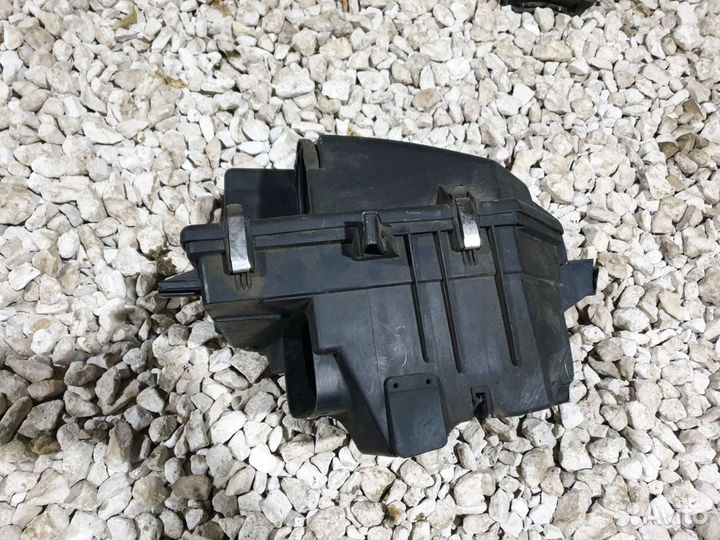 Корпус воздушного фильтра Volvo XC90