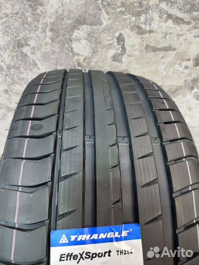 Triangle EffeXSport TH202 245/40 R18