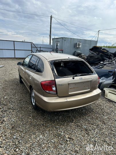 В разборе KIA RIO 1