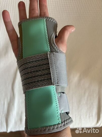 Бандаж, фиксатор для правой кисти