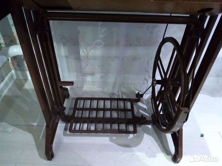 Швейная машина с ножным приводом LADA, производств