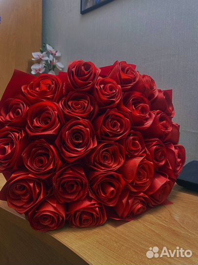 Розы из атласных лент