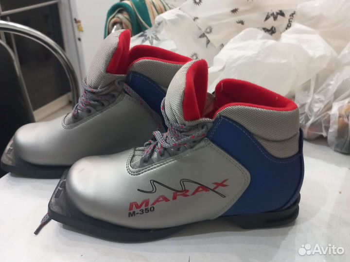 Лыжные ботинки,лыжи и палки