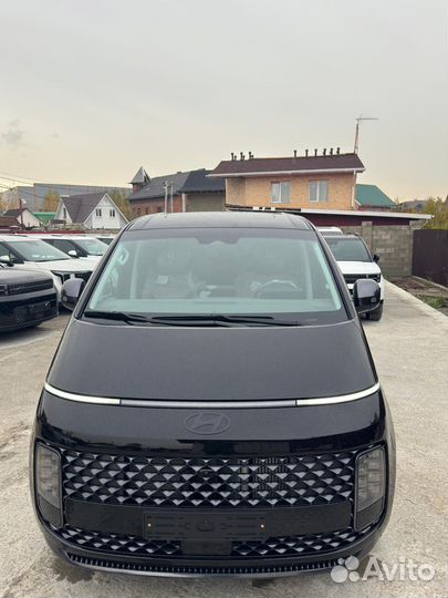 Hyundai Staria 1.6 AT, 2024, 170 км