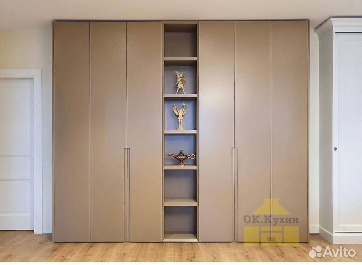 Шкаф с зеркалом