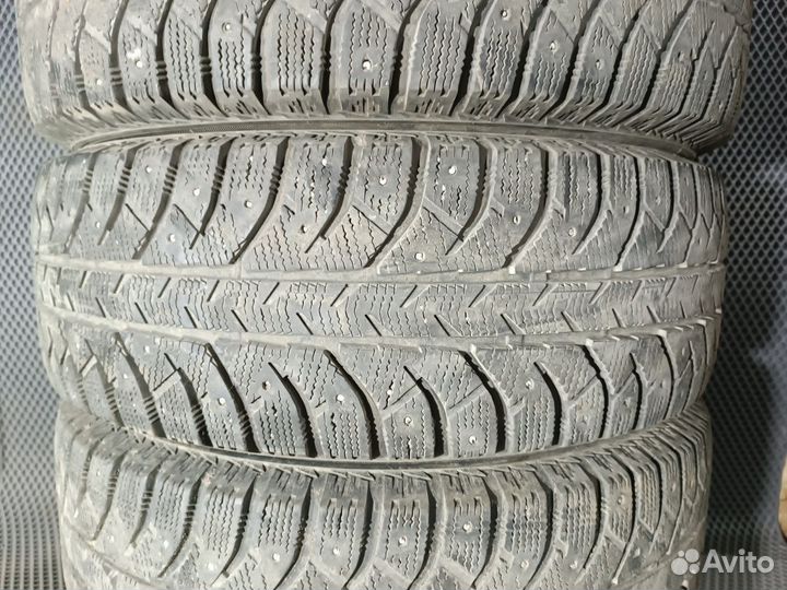 Bridgestone Ice Cruiser 7000 215/65 R16