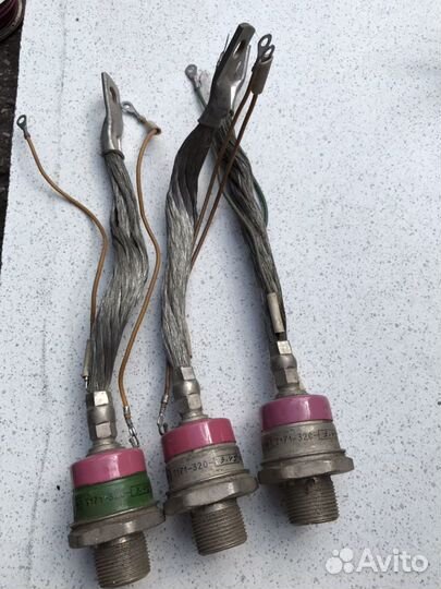 Тиpиcтoры силoвыe