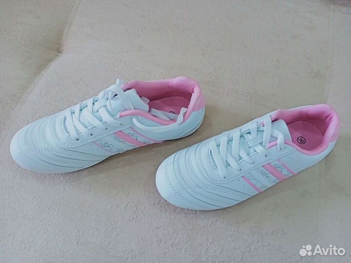 Новые кроссовки