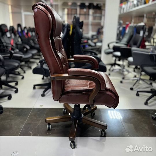 Офисное кресло