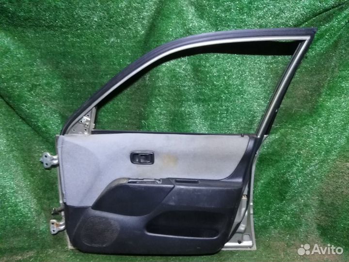 Дверь передняя правая Toyota Duet M110A