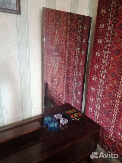 Тумба туалетная с зеркалом и ящиками, 1971г