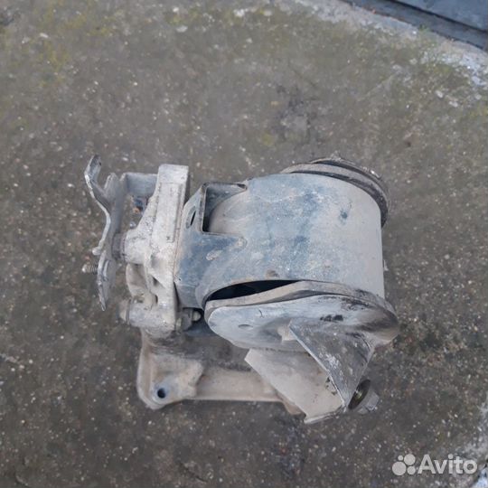 Кронштейн двигателя VW пасат б4 б3