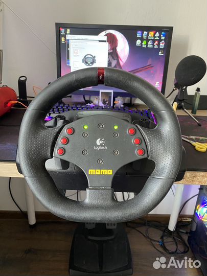 Игровой руль logitech momo