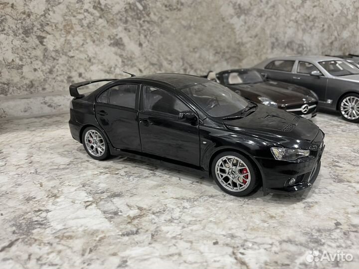 Mitsubishi Lancer Evolution X 1:18