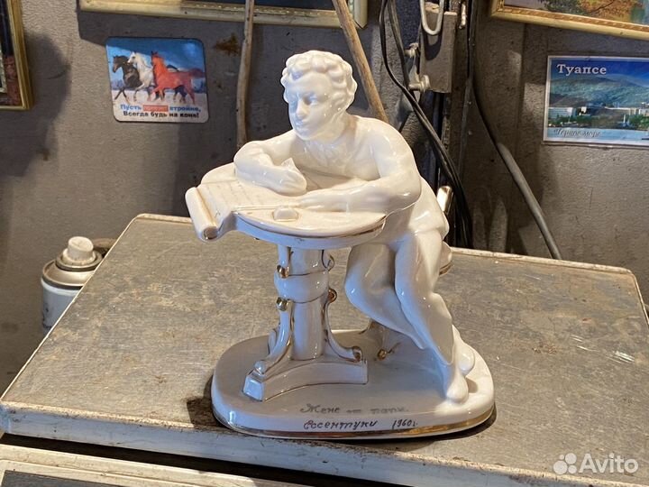 Фарфоровая статуэтка Пушкин