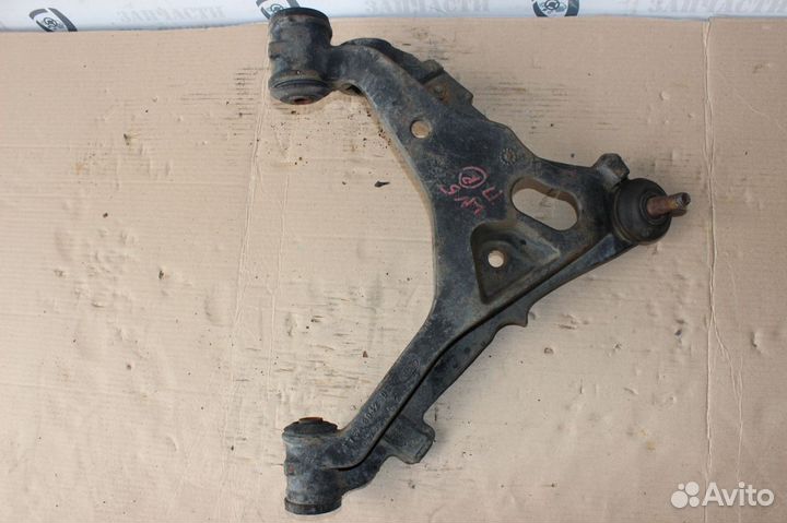 Передний нижний правый рычаг Lincoln Navigator 1