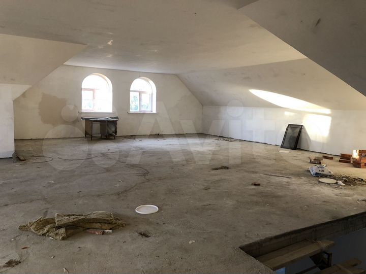 Дом 330 м² на участке 6 га