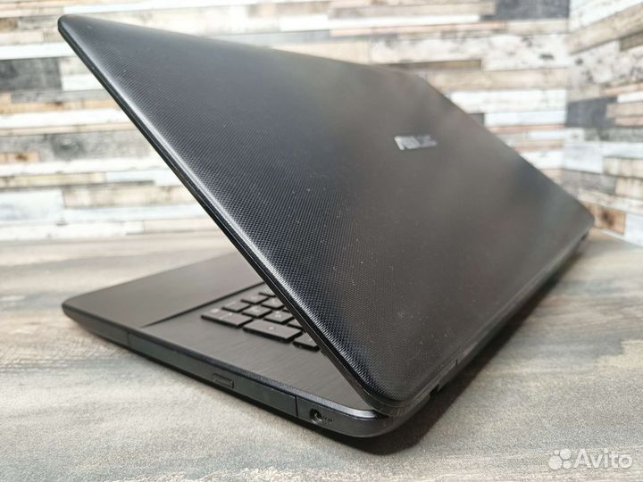 Большой asus 17 на A8-7410/две видеокарты