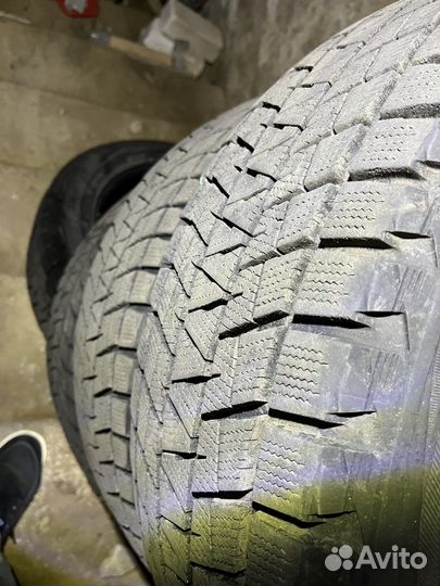 Bridgestone Blizzak DM-V1 235/55 R19