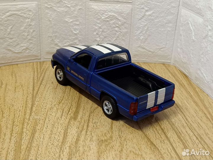 Dodge Ram 1/26 Maisto Made in Thailand