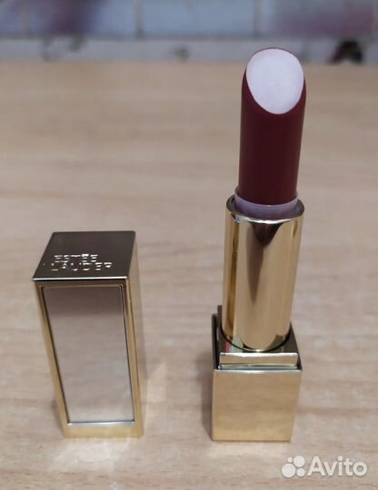 Помада Estee Lauder