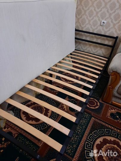 Кровать