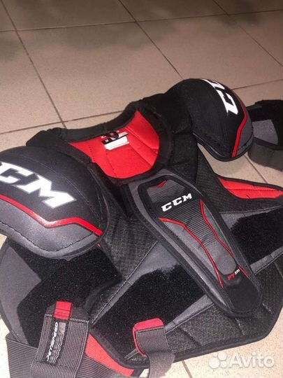 Хоккейные шорты, нагрудник, краги