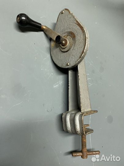 Механизм доя ручной перемотки кинопленки