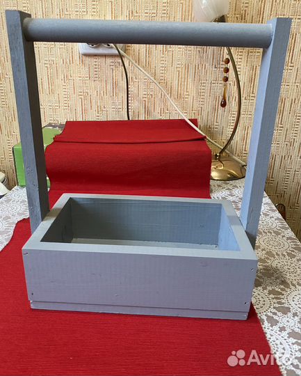 Корзина деревянная, вазы плетеные